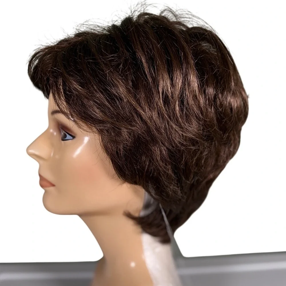Henry Margu Iris Wig Short Straight Medium Brown Highlights‎ 8H NWT